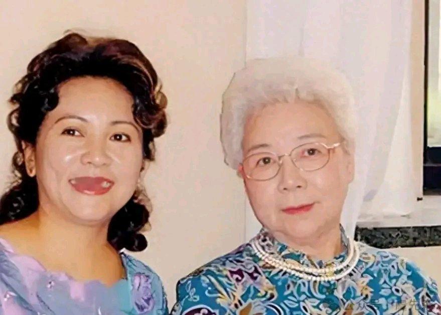 曾红透全国的她，欠500万遭好友起诉，如今67岁未婚无孩定居香港曾经在演艺界红极