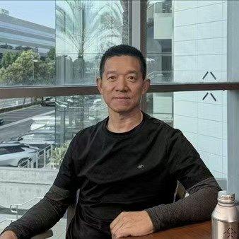 贾跃亭宣布FF机器人销量超预期，全年出货目标大幅上调至2000台
贾跃亭又在社交