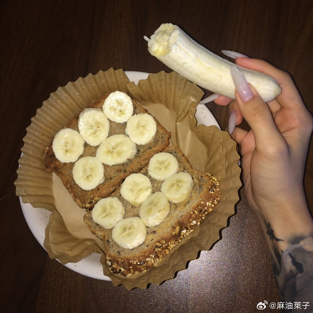 今天吃：久违的烤了一下面包 