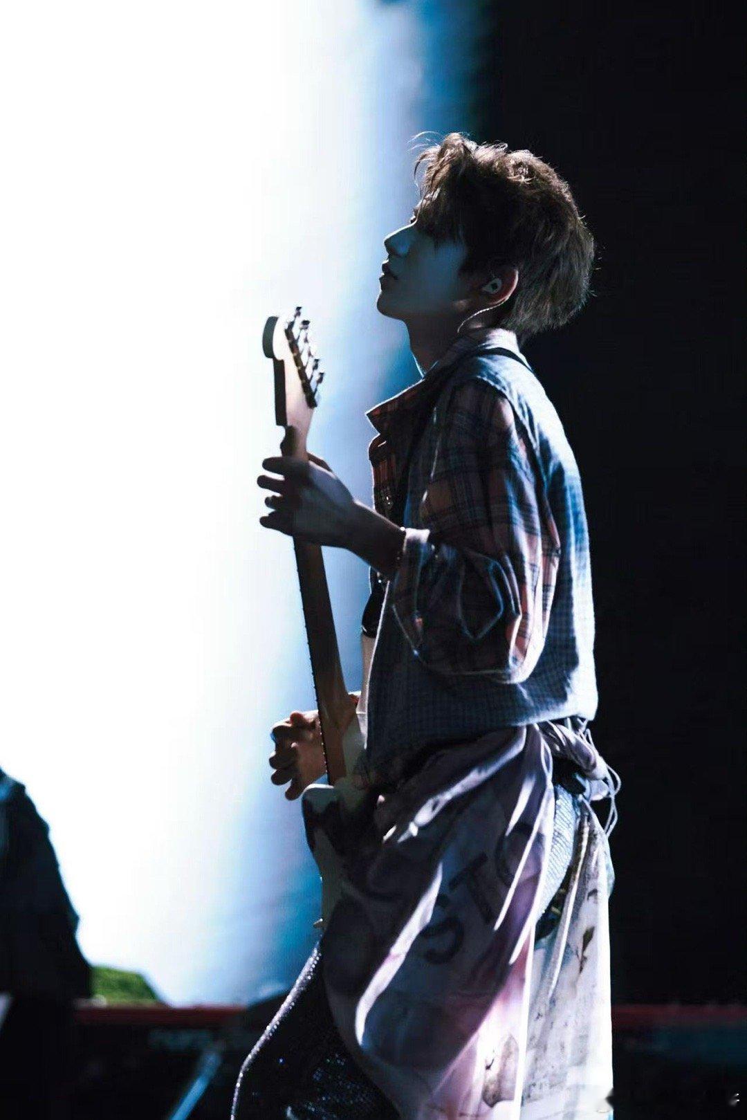 王源官宣加盟一起开麦吧一起开麦吧 这波音综入股不亏！王源化身开麦召集人，在40人