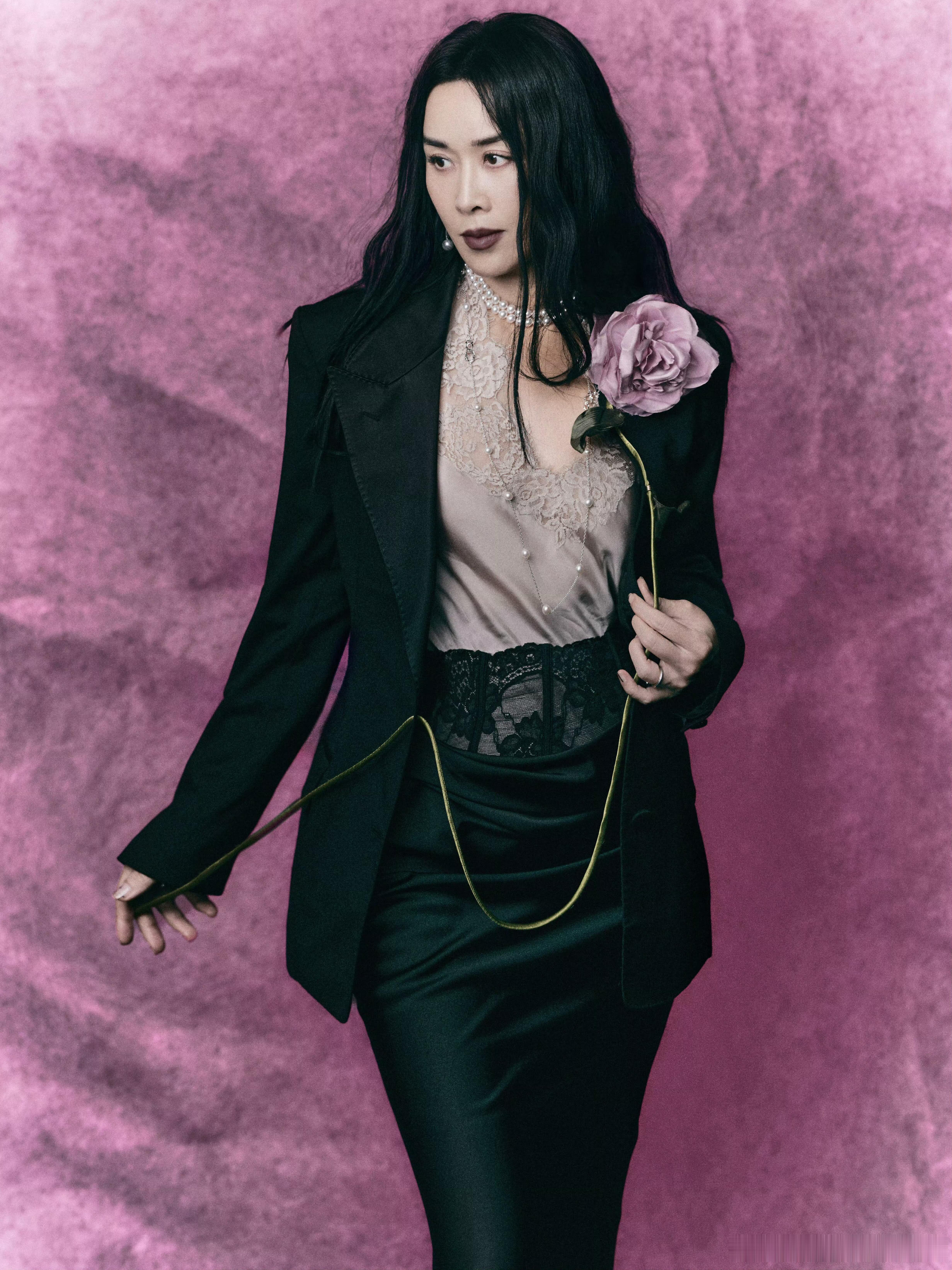 什么水平请那英唱ost王菲演唱主角，那英献声小芳，两位天后接连为现实乡土题材影视