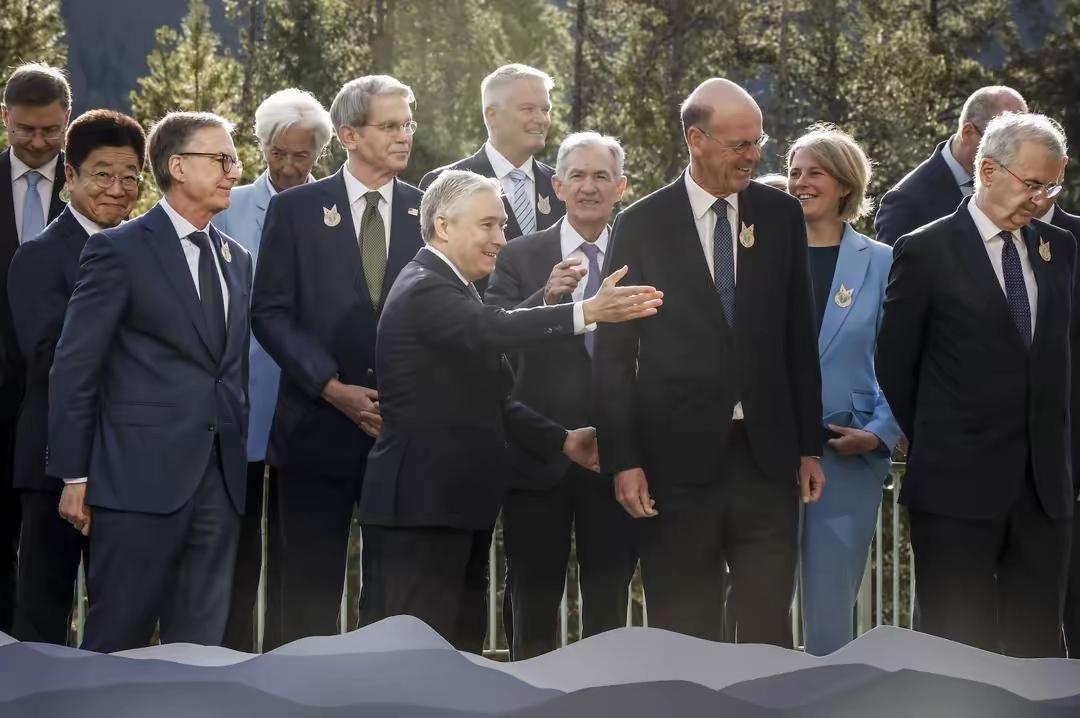 中国真的不要相信美国人的鬼话了。什么休战一年，显然是美国的缓兵之计。现在缓都不想