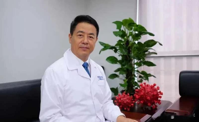 唏嘘，被誉为“中国新冠疫苗之父”的杨晓明人大代表资格终止，这位“疫苗大佬”被官方