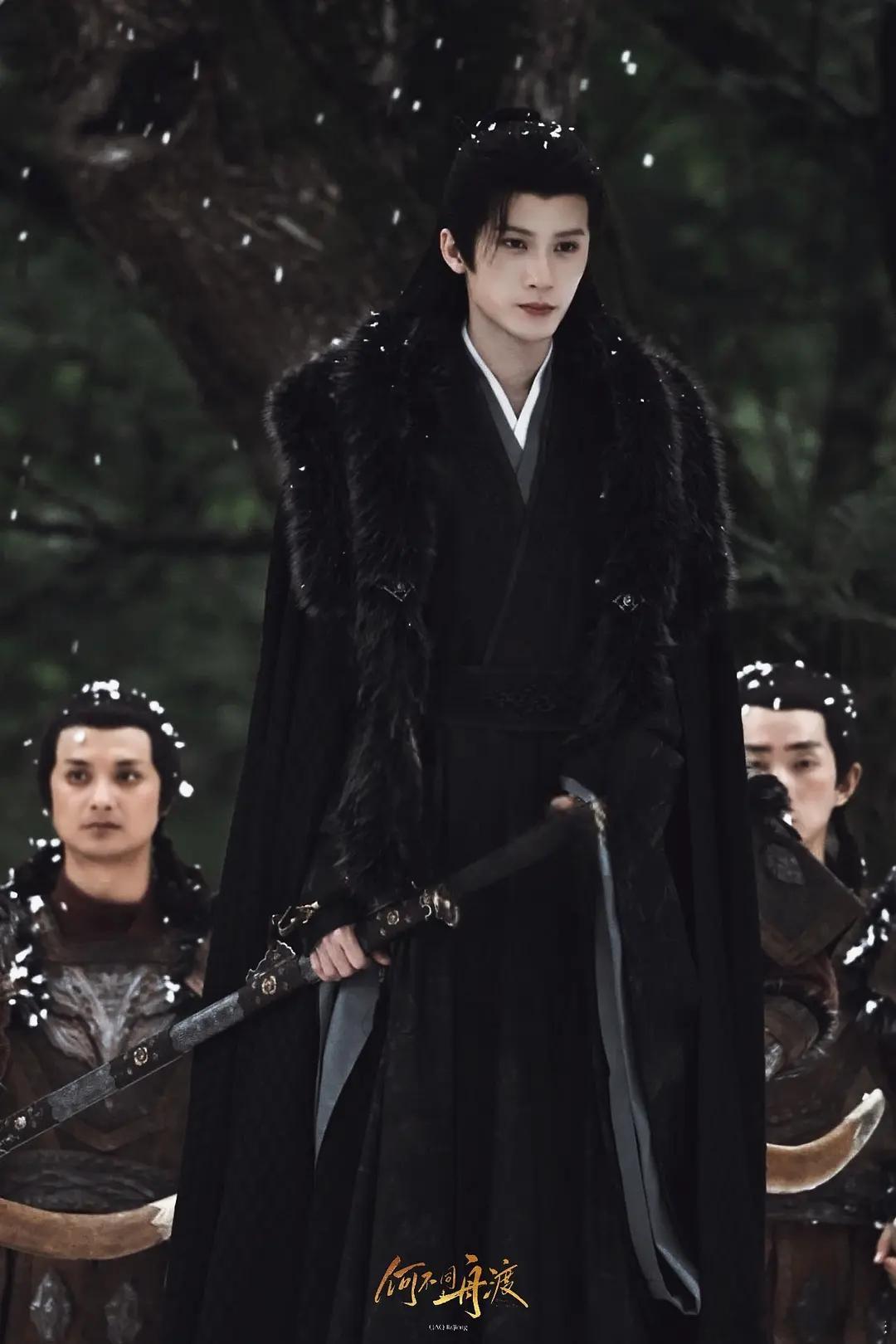 檀健次与人家张凌赫相比，多少还是有点差点意思。 