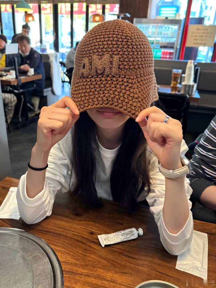 田曦薇带我云逛街，看到分享的这一组照片，真的是感受到了逛街的愉快~我们的妹妹真的