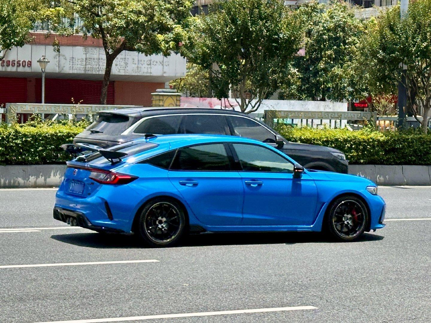 我市日常 蓝色Type R，个人觉得这款蓝色一般 