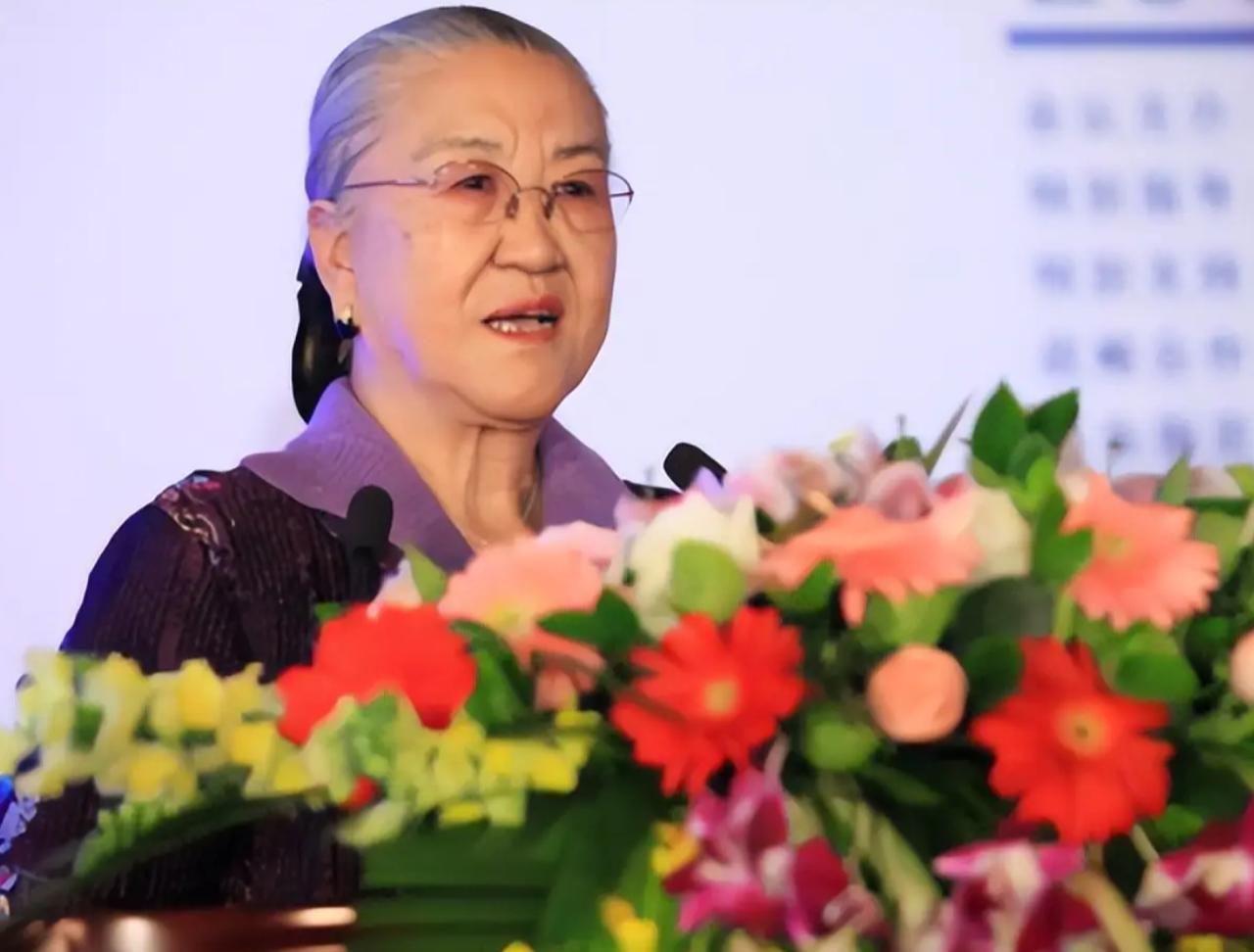 原国防部长耿飚的长女，一夜之间被查封了所有资产，她选择出走美国。在离开时她发誓：