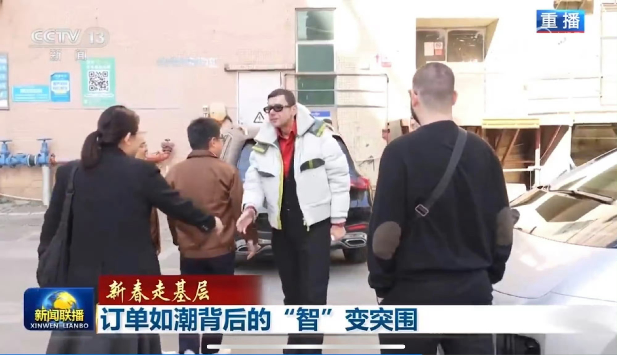 妈，你快看！我想要的就是这个车！ 理想MEGA  深受外国朋友的喜欢，还上了央视