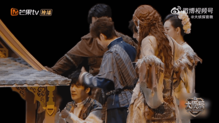 大张伟我举着这个拍照不对吧大张伟：我举着这个拍照不对吧！刚发现致命伤的高光时刻，