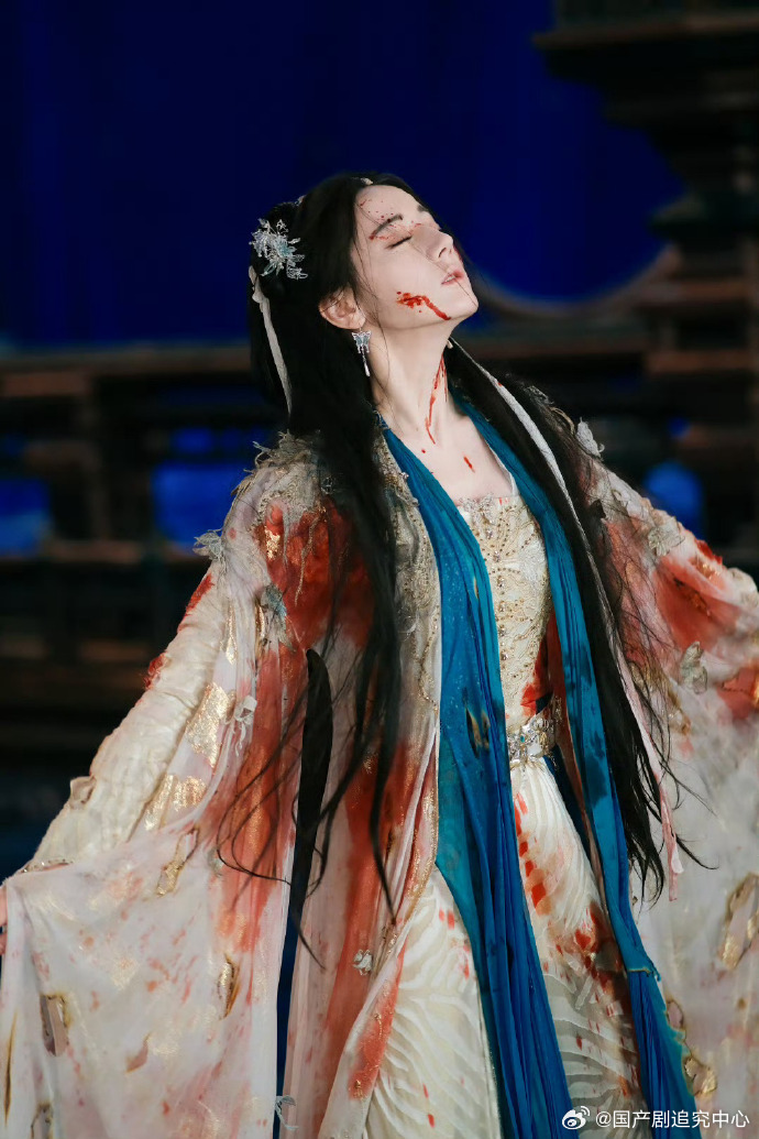 难怪贺思慕不爱上班难怪迪丽热巴不爱上班这才是真女本位，武力值拉满，不恋爱脑，危险