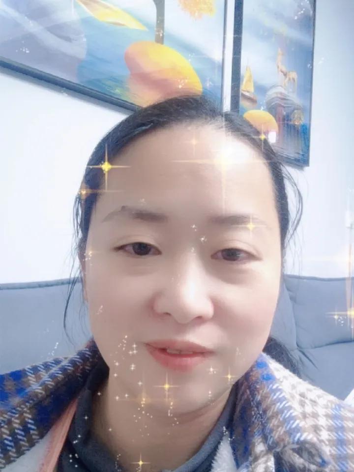 认真打扮不是要穿得多奢华、多张扬，而是干净得体、贴合自己的气质。中年的我们，经历