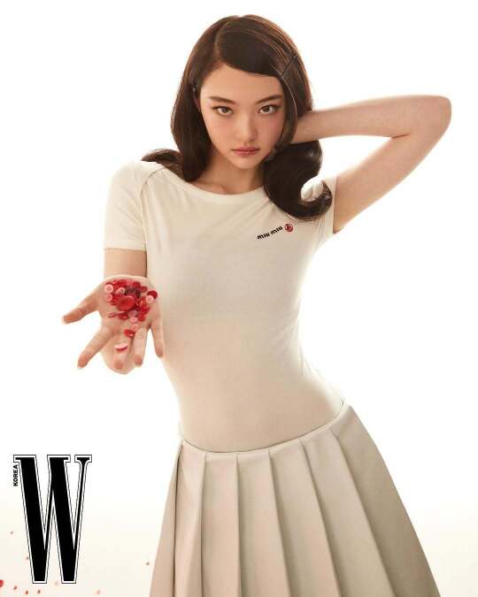 MEOVV  in  W Korea  April  2025 五位妹...