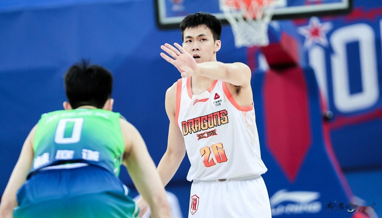 截至23日晚，仅有两位“一年级生”能够跻身本赛季CBA本土球员场均得分榜的前20