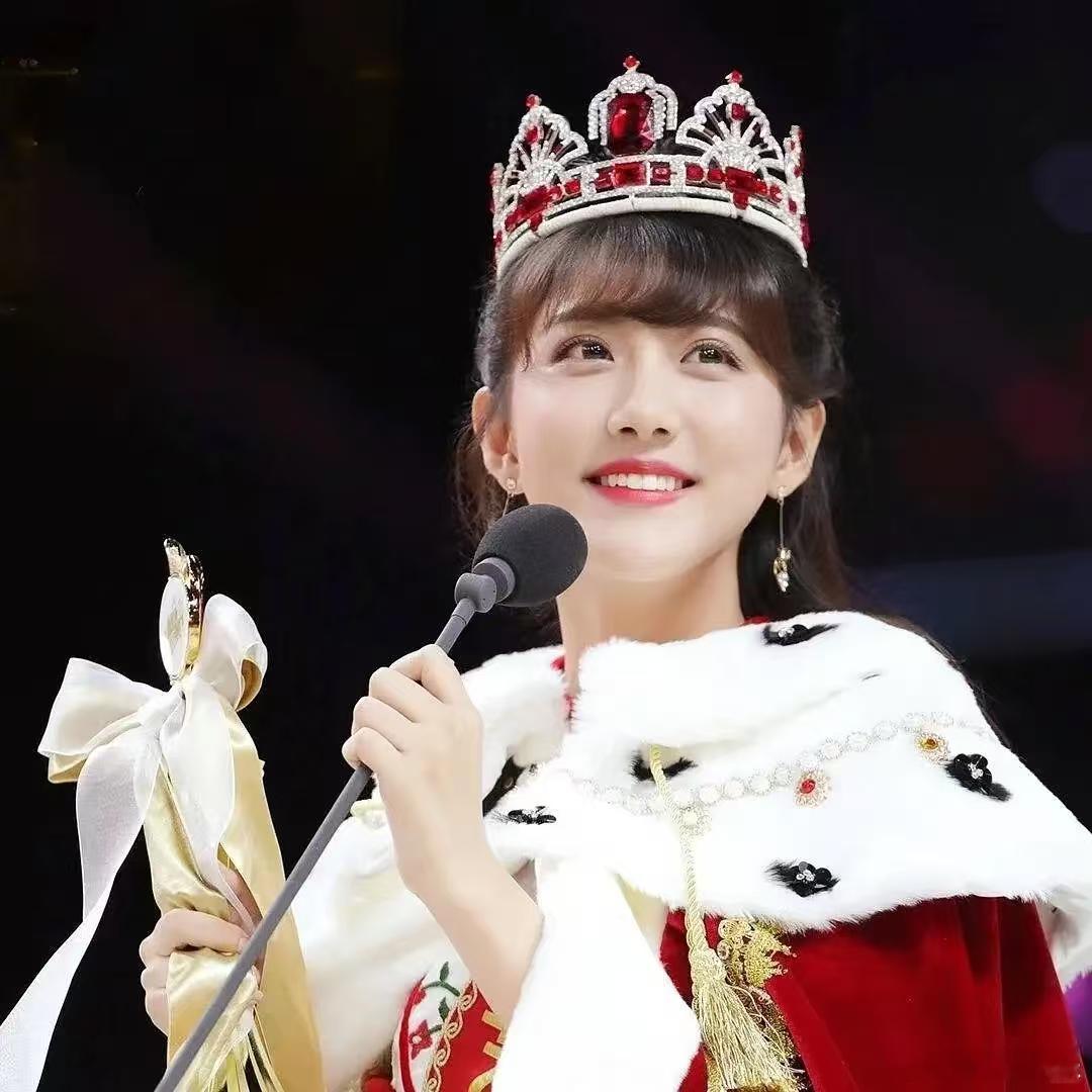 李艺彤对千年老二四个字ptsd了 人形弹幕机的敏感点也太好猜了😂 不过从总选老