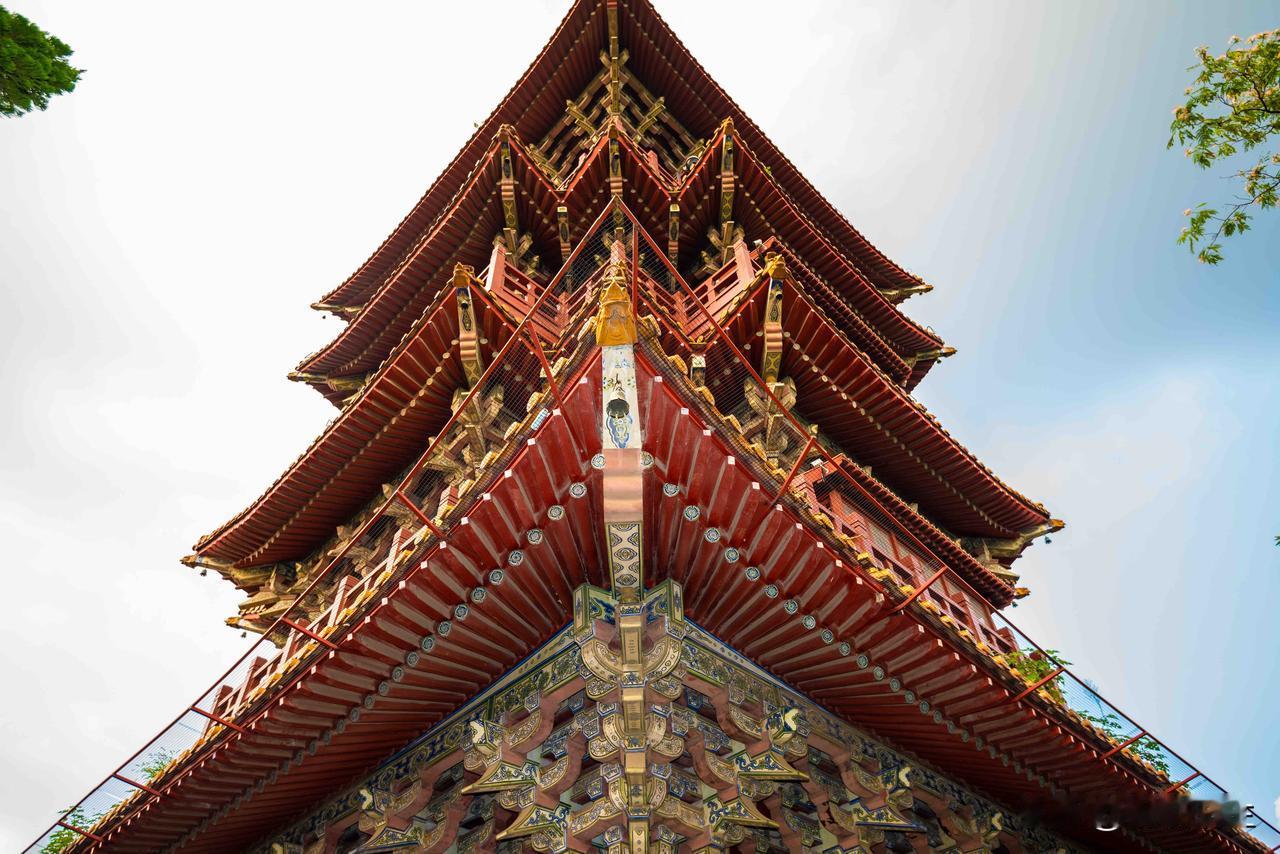 【钢铁书生交易分享】

交易七条铁律，刻在骨子里，比任何战法都值钱。

第一条，