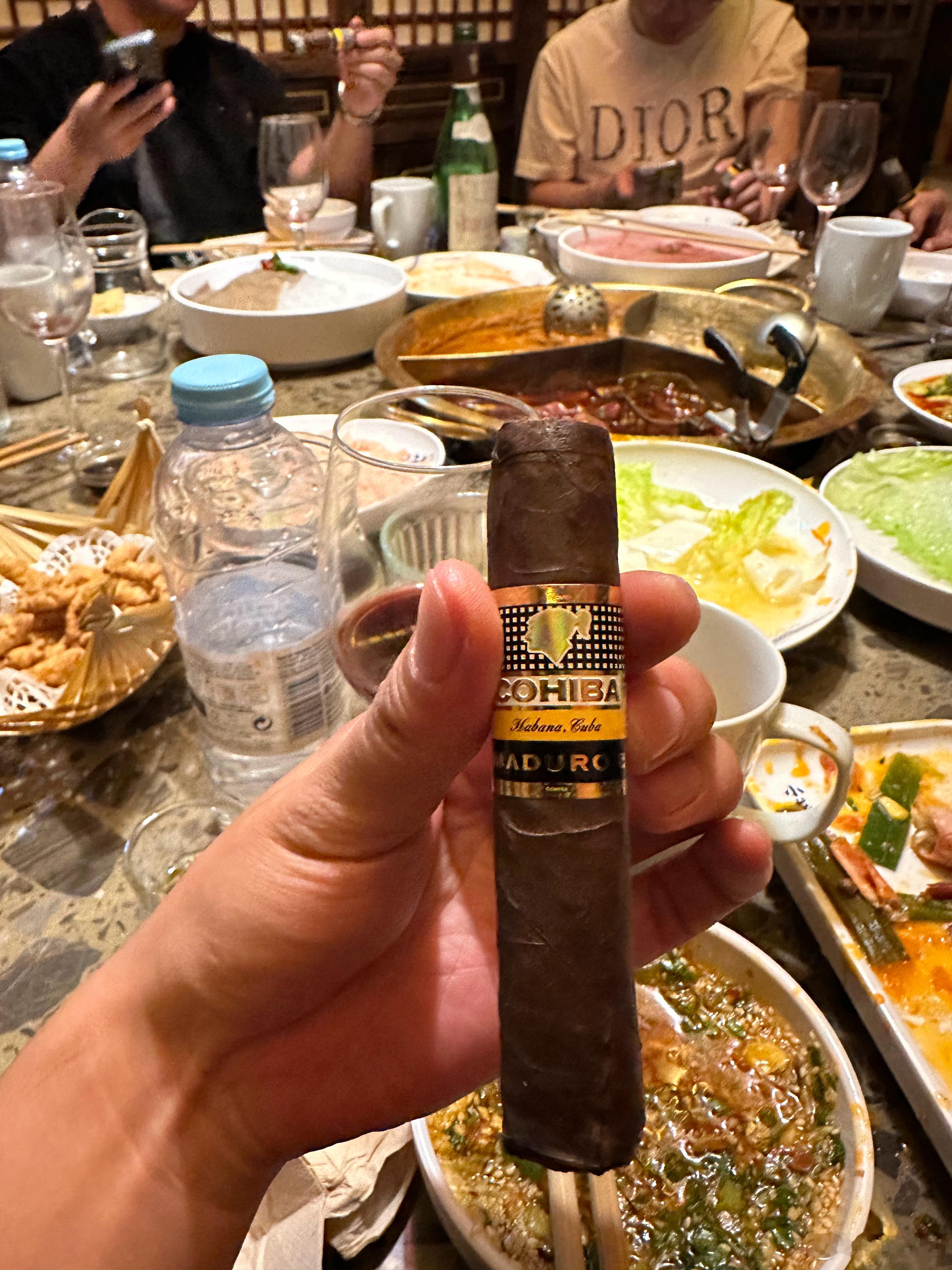 葡萄牙今晚喝酒喝了两万元今天jason盛情款待，说拿几瓶酒尝尝。我以为了是普通的