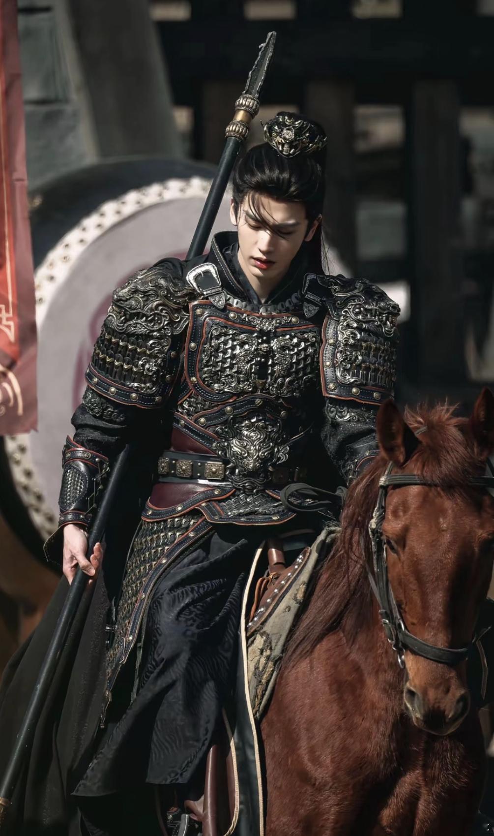 林俊杰一开嗓男女主宿命味来了 天呐，林俊杰这嗓音简直是宿命感的“代言人”！一开嗓