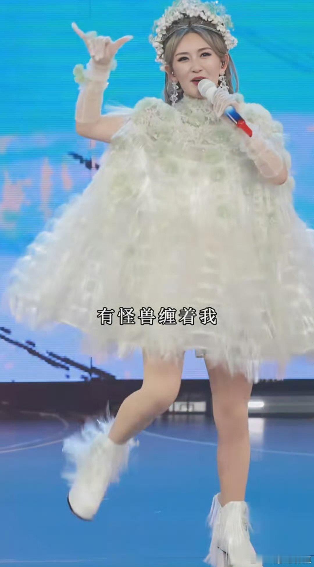 谢娜演唱会的氛围谢娜为什么不能开演唱会 谢娜为什么不能开演唱会，何意味人民日报评
