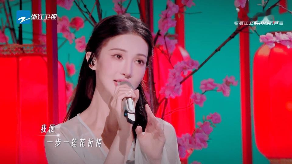 金晨搁这又唱又跳的上综艺的是大喜跳舞的是金晨不得不说，北舞科班出身的底子就是硬气