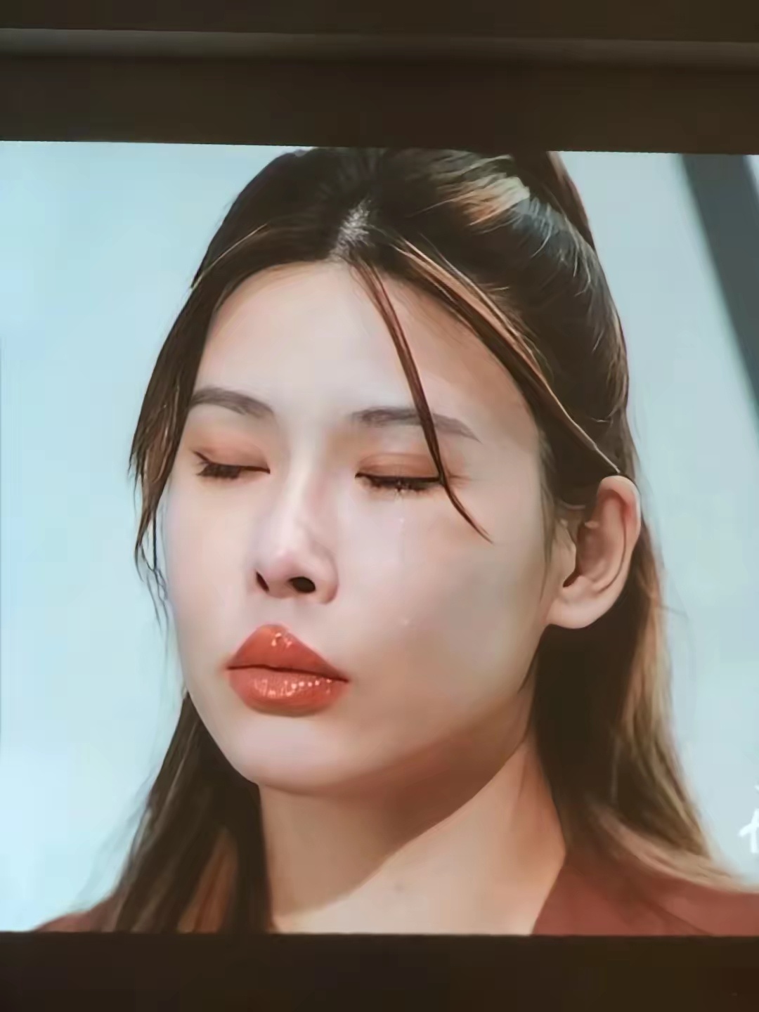 嘴唇画成这样真的好看吗？真的无法get到现在的审美 