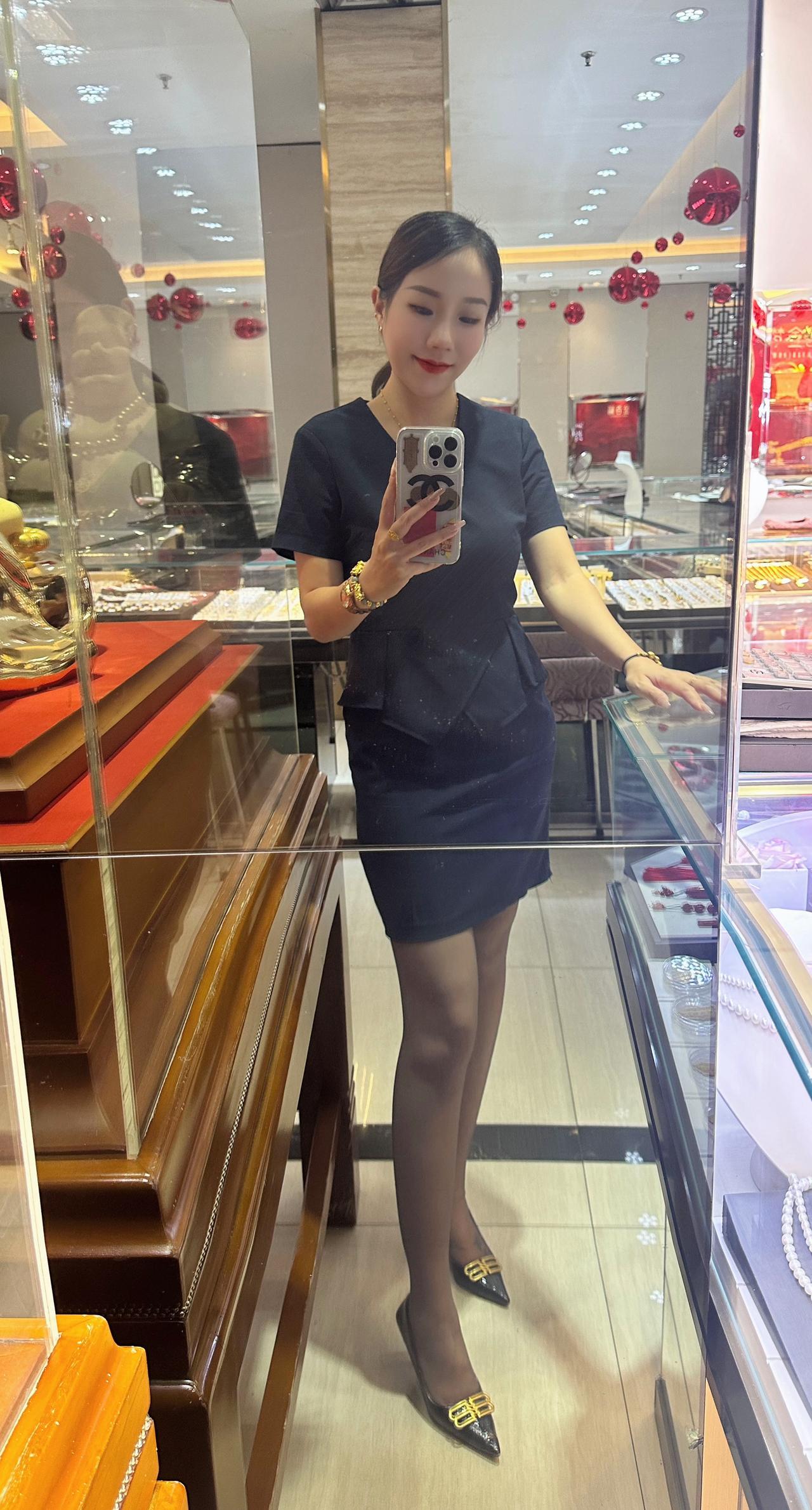 高跟鞋给不了平底鞋的安稳 但平底鞋给不了高跟鞋的骄傲
高跟鞋 御姐 珠宝💎小姐