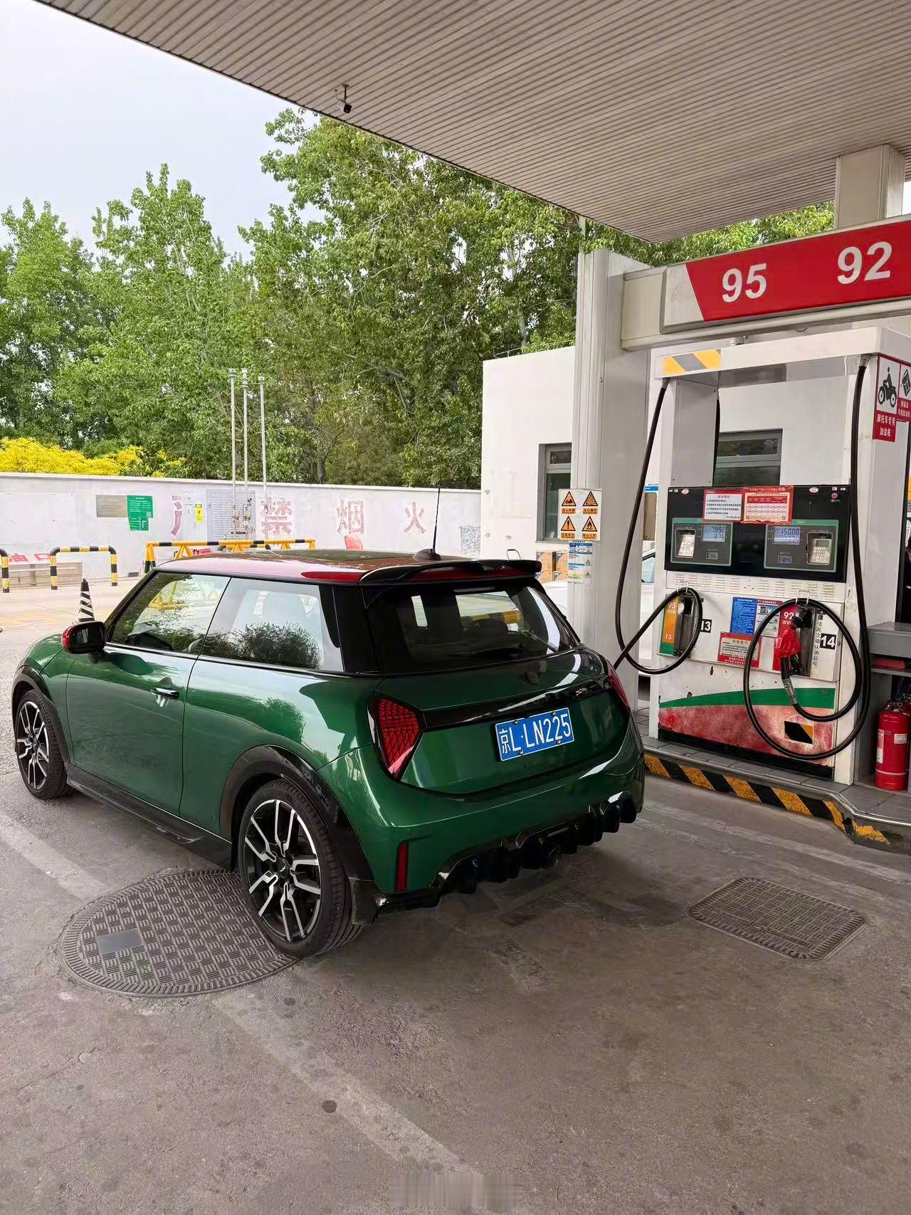 有趣的灵魂必然是小众！在车展这段时间开来代步，穿梭在路上灵活随动，有句反话，这车