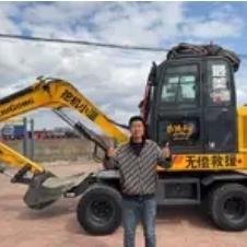 破防了！挖机师傅饿肚子干活，陌生村民一句话暖哭全网
 
世间还有真情在，男子发文