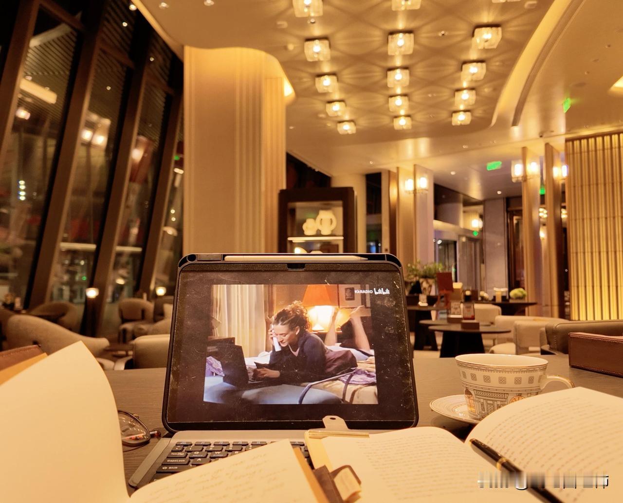 你要是不想进步，就想想三年后的自己。皮肤因为熬夜越来越暗沉，身材因为久坐走了样，