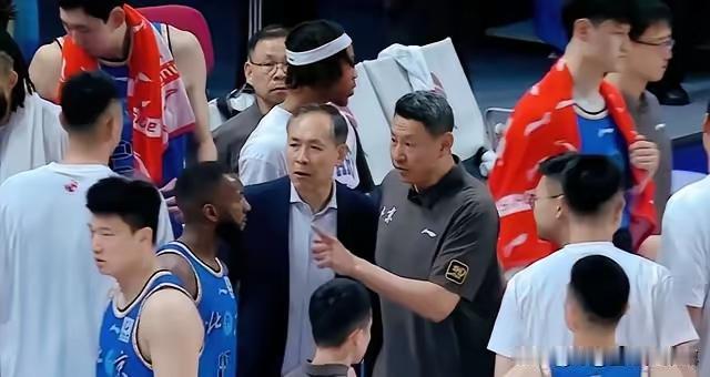 今早醒来，看到上海久事战胜了浙江广厦男篮了，不由得想起一件事，那就是北汽男篮半决