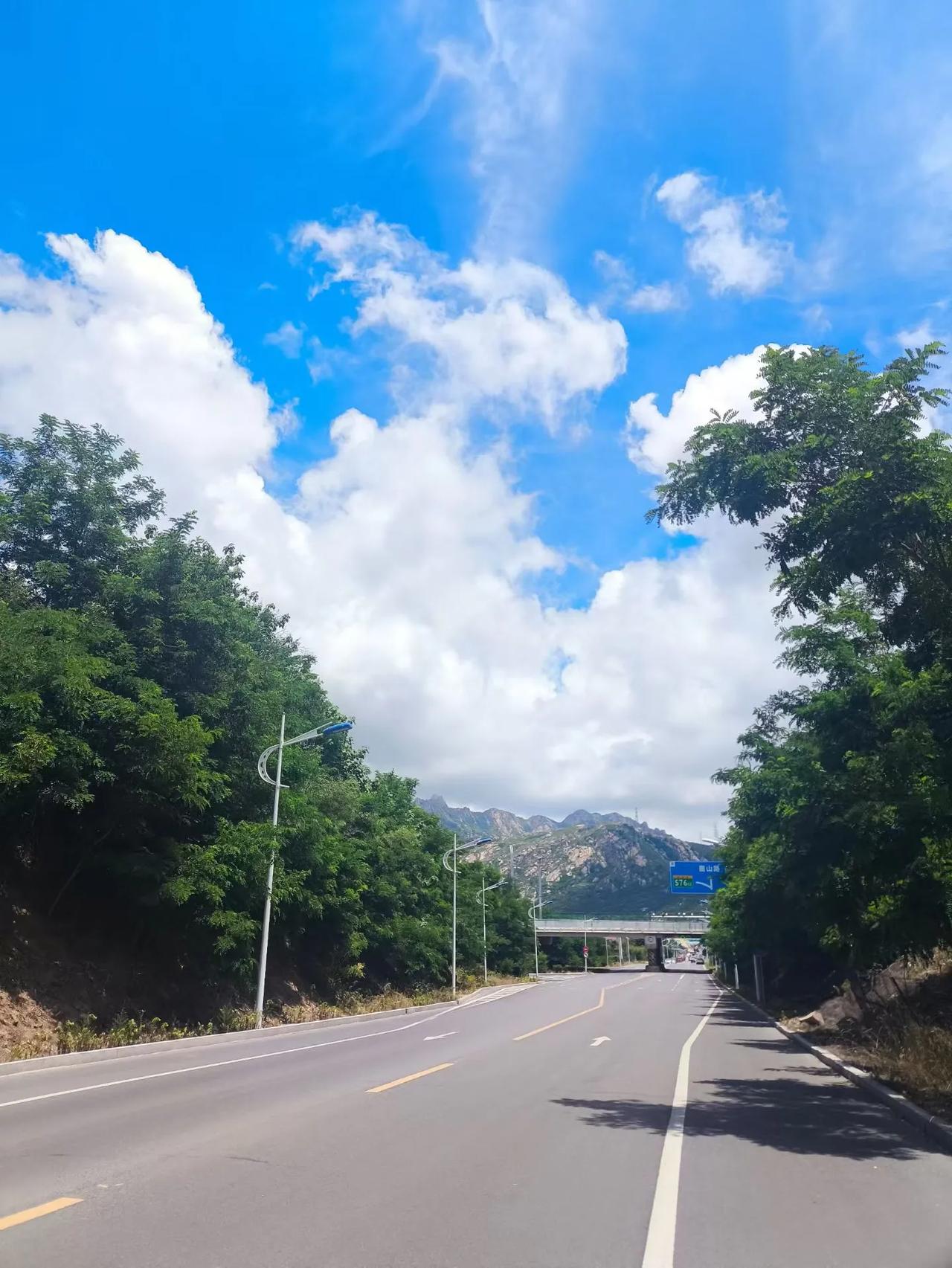 今天的天气真好，天好蓝[烟花]