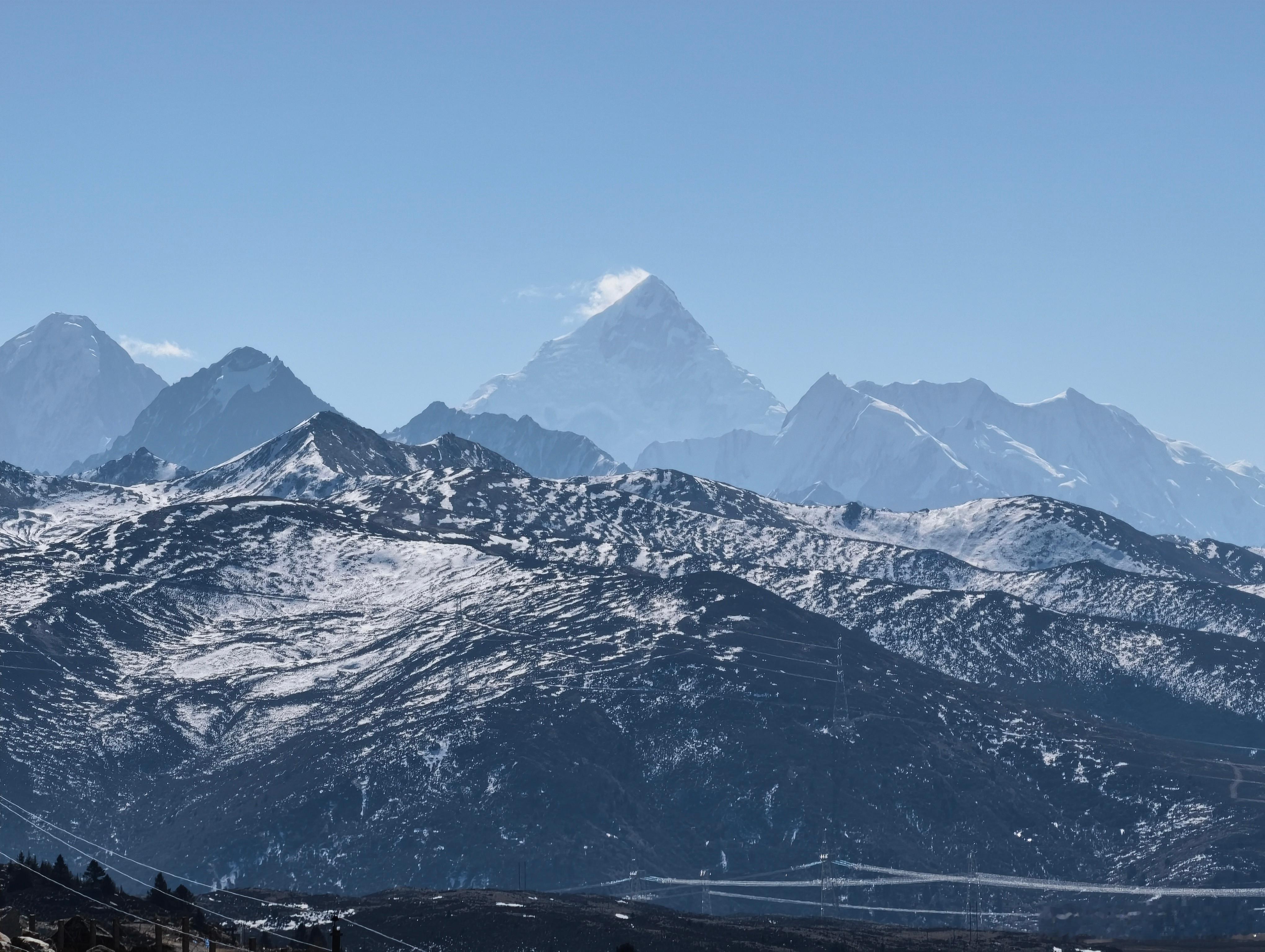 活过来了，高反把我殴得够呛。 爬川西我最怕的就是疲劳驾驶，头昏脑胀，会直接作用在