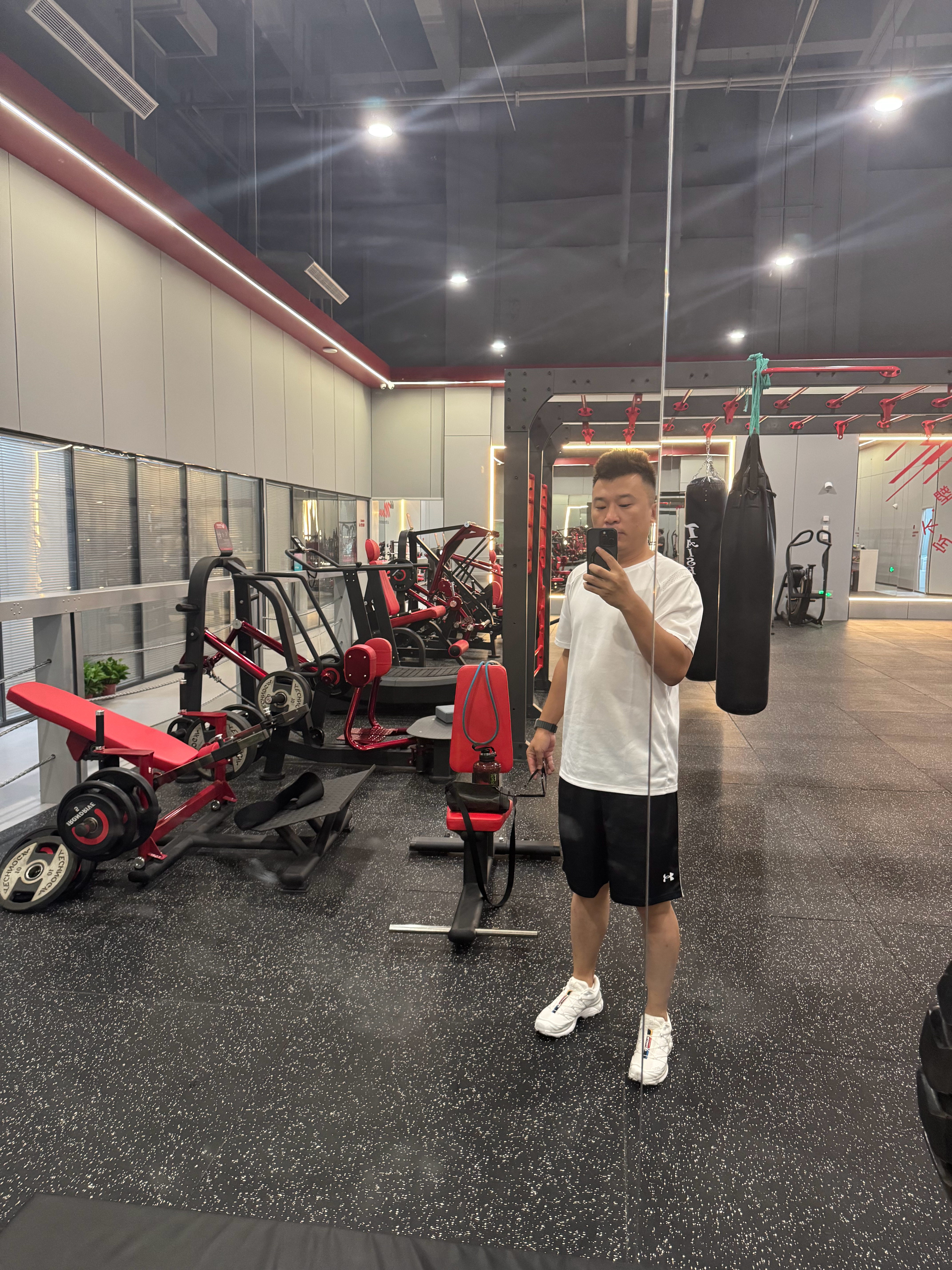 我基本是没有上午锻炼的习惯的，主要是因为起不来。今天是迫不得已，下午要出差。只能