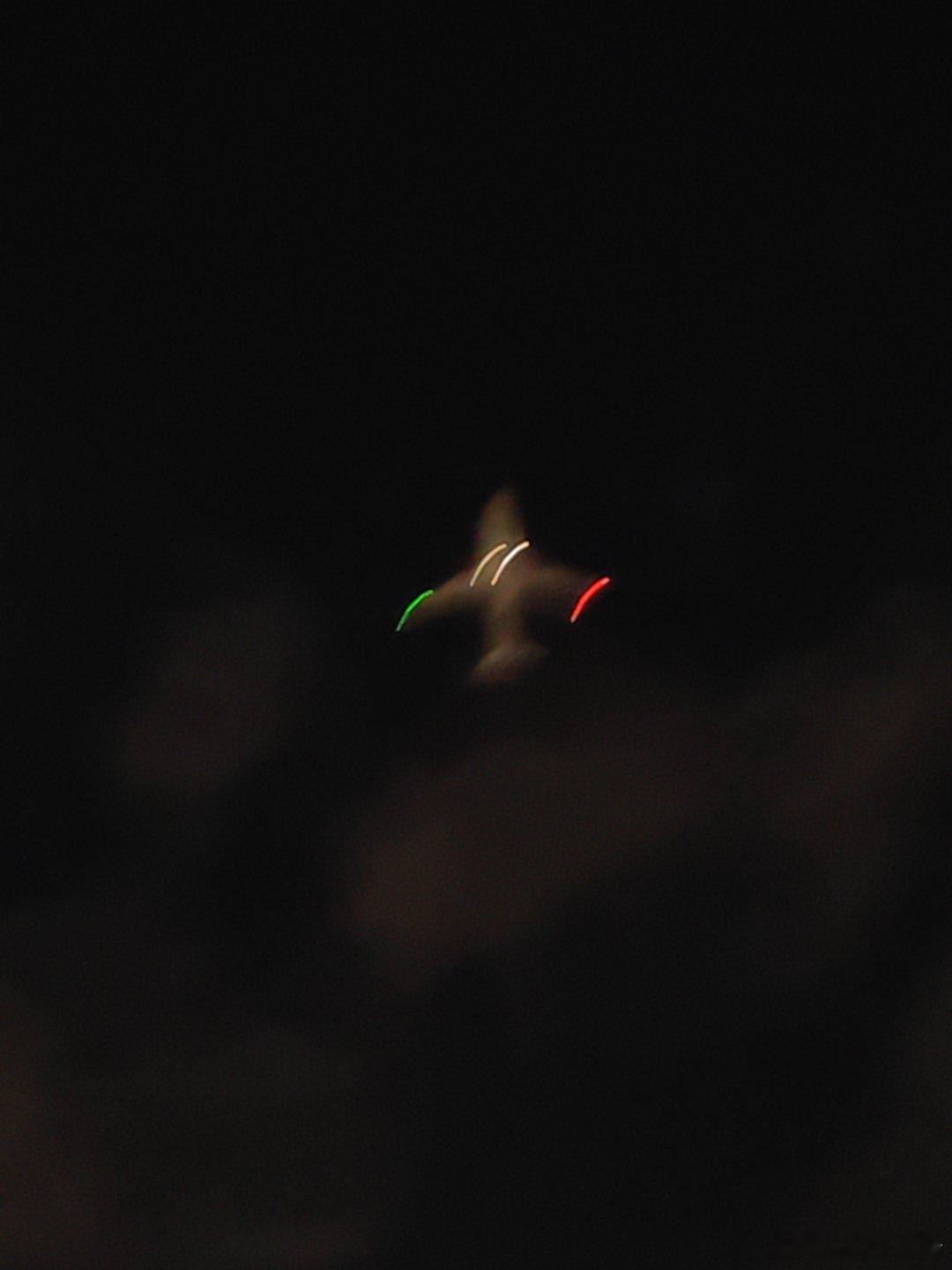 怎么回事，龙华好多飞机，