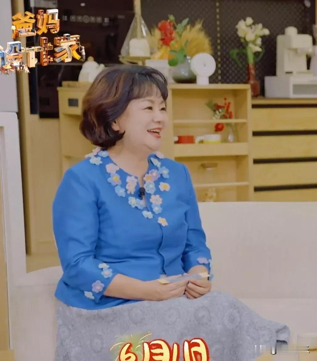 为什么鞠萍姐姐60岁退休，而金龟子55岁就退了？
很多人不知道，退休不看名气，看