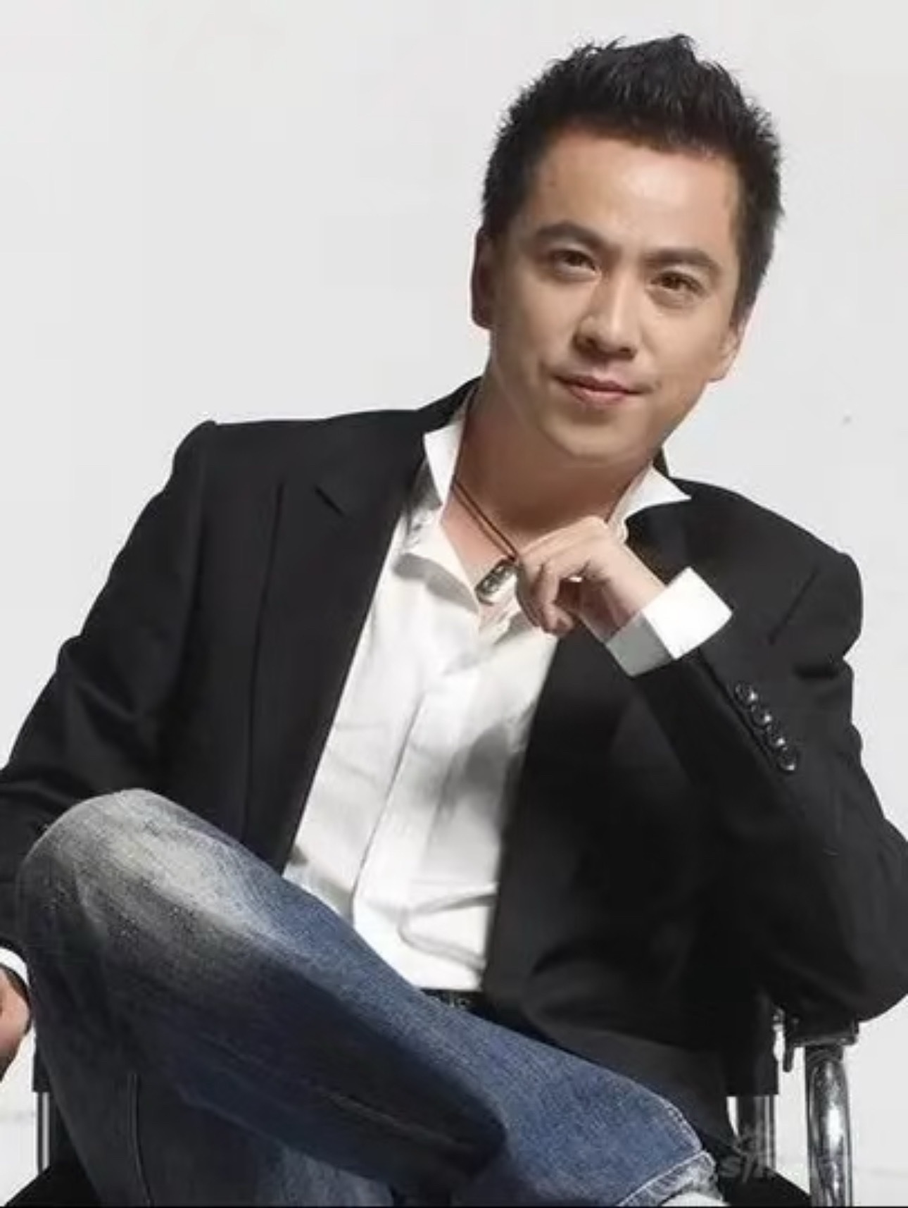 王中磊被曝破产携全家搬出庄园住进了别墅里谁能懂他就算破产了还是住在别墅里 