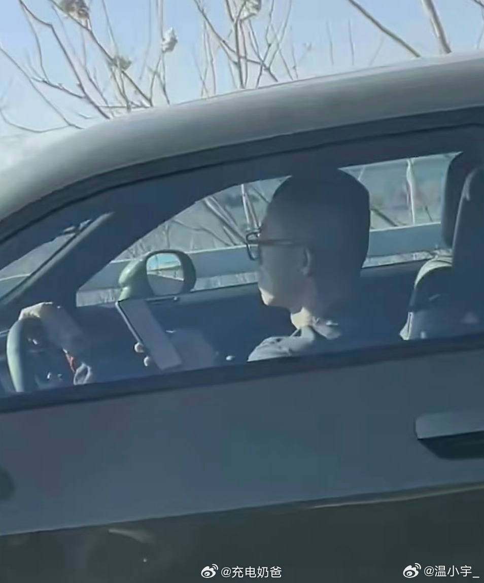 别问为什么会贴玻璃膜，就是因为这个，哈哈哈哈哈哈大v聊车 ​​​