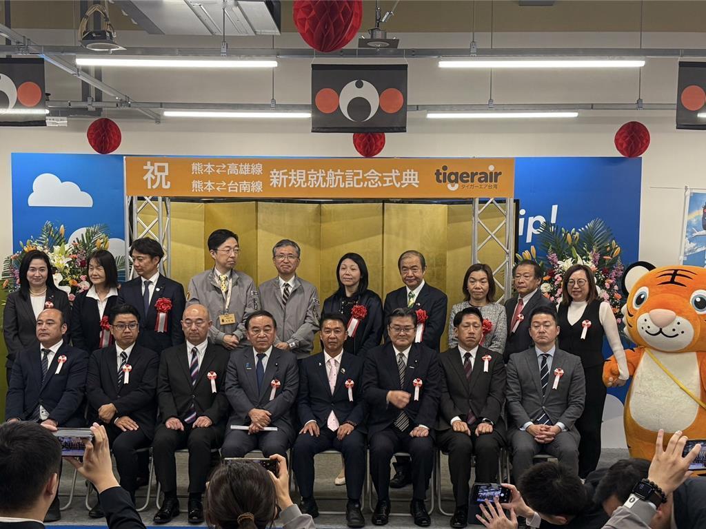 23日，高雄 - 熊本航线迎来首航！17:41消息（中时 柯宗纬），立委许智傑携