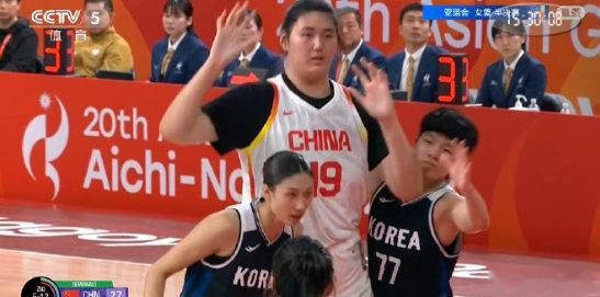 中国女篮主教练回应输球【中国女篮主教练宫鲁鸣回应无缘亚运会决赛：出球速度慢，突破