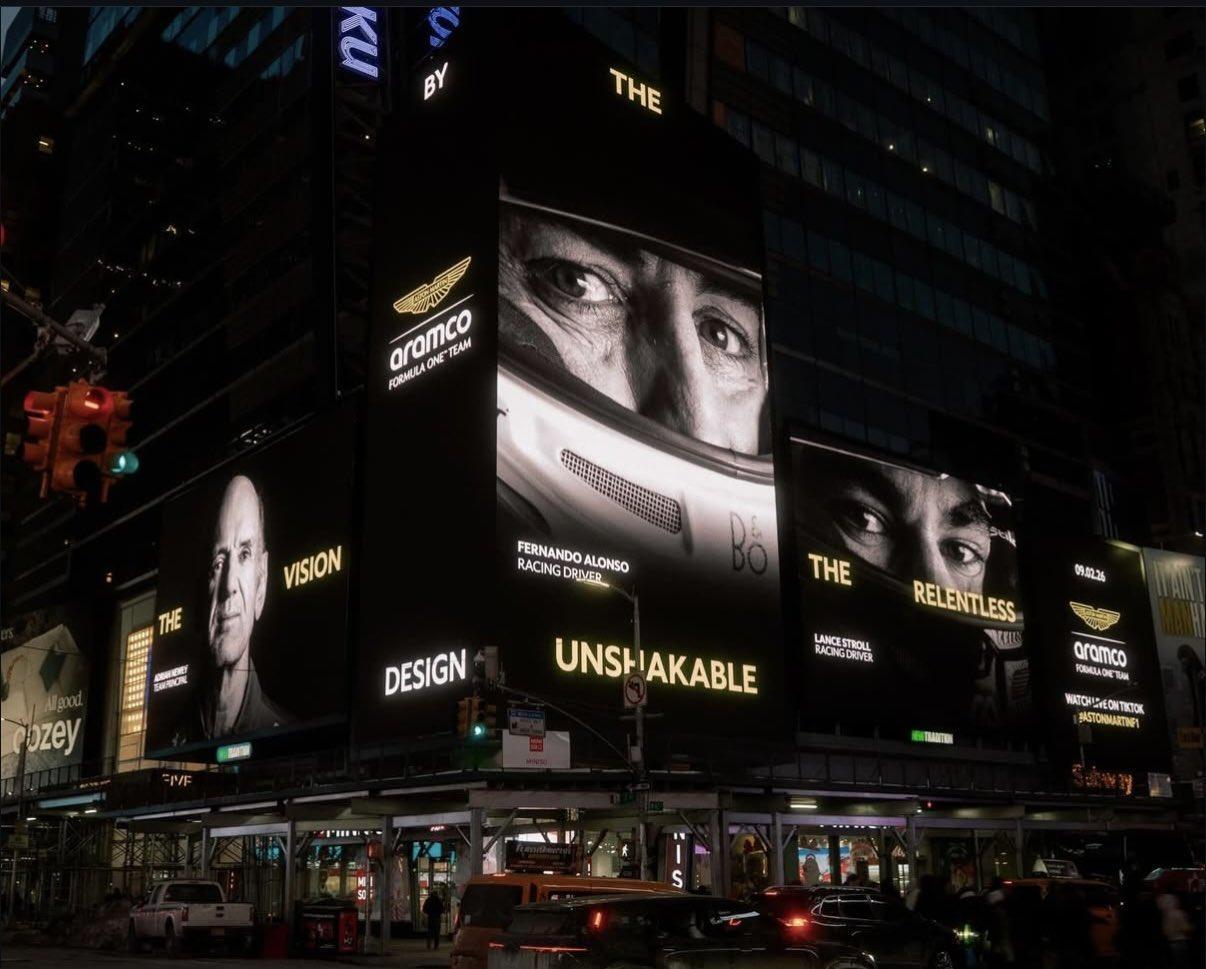 纽维、阿隆索、斯托尔登上纽约时代广场的大屏📺F1