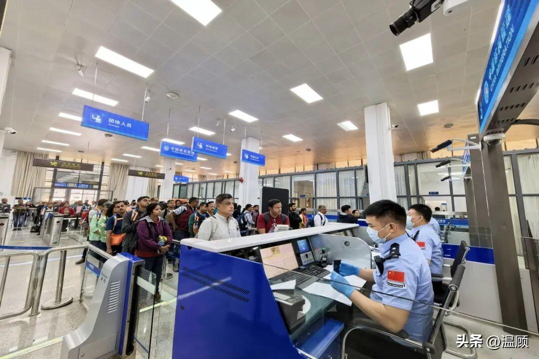 吉隆口岸人流暴涨！大批印度人涌入中国？西藏吉隆口岸是中尼边境核心陆路通商口岸，2