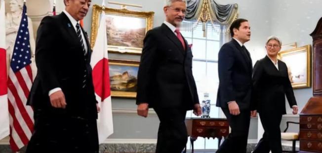 近日，美国、日本、印度、澳大利亚突然宣布了，在南海启动首次四方联合海上安全演习。