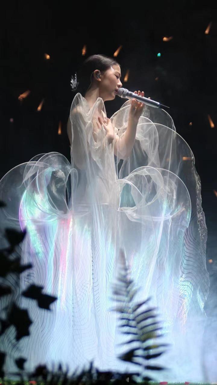 单依纯演唱会口碑单依纯大连演唱会评价 单依纯大连站连唱八首开场的时候我就知道这票