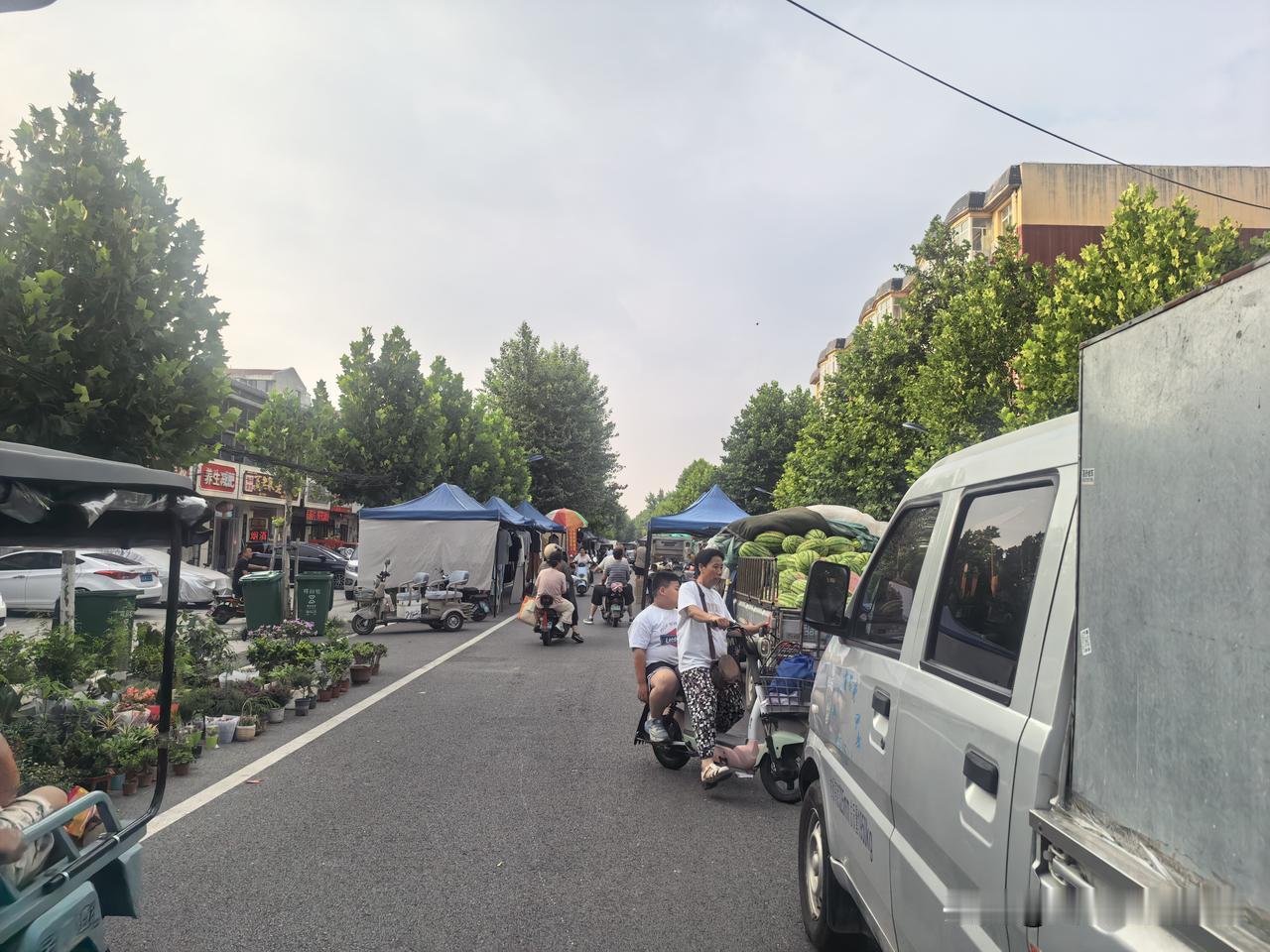夏日生活打卡季坐标石家庄，下班回家恰逢岗上大集！人依旧多，道路依旧拥挤。现在石家