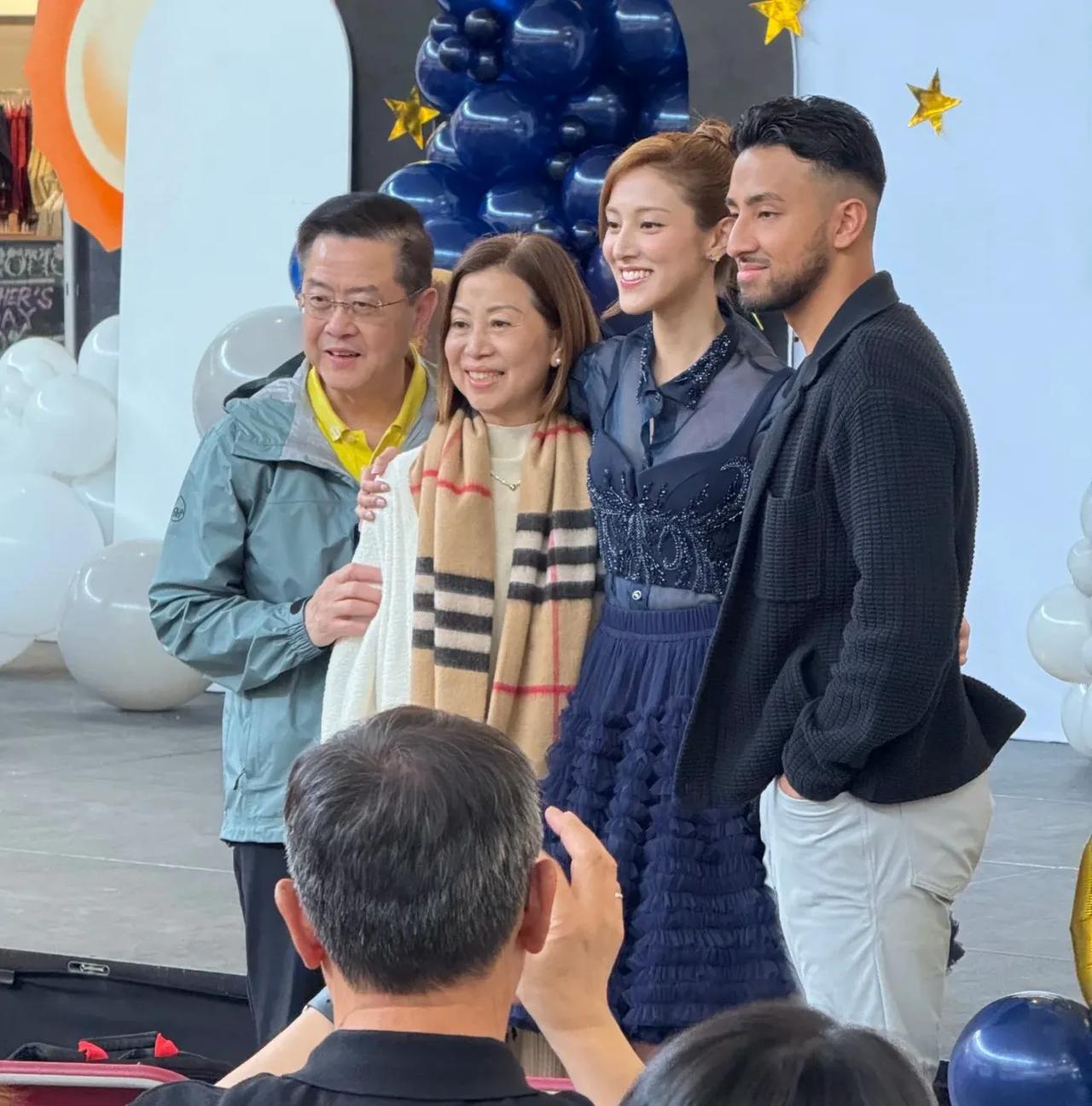 加拿大偶遇陈凯琳一家，她的龙凤胎弟弟真的好像混血儿啊！
近日，某网友在加拿大一场