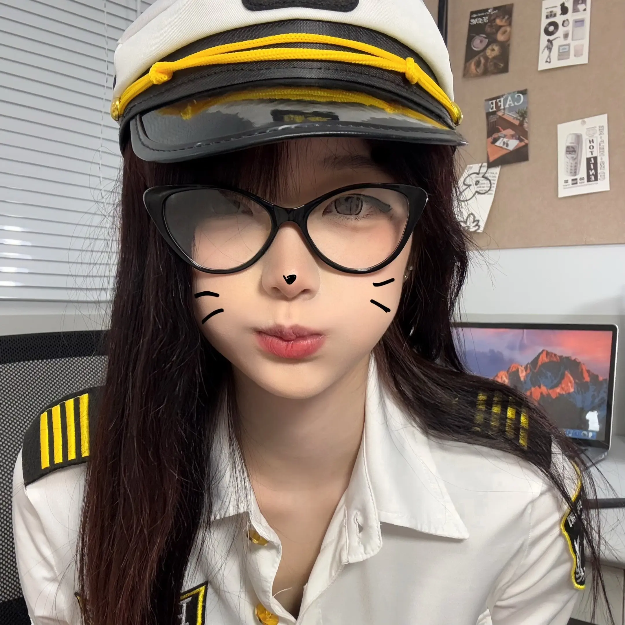 幸福就是小猫的世界下起小鱼雨ᐞ･֊･ᐞฅ。