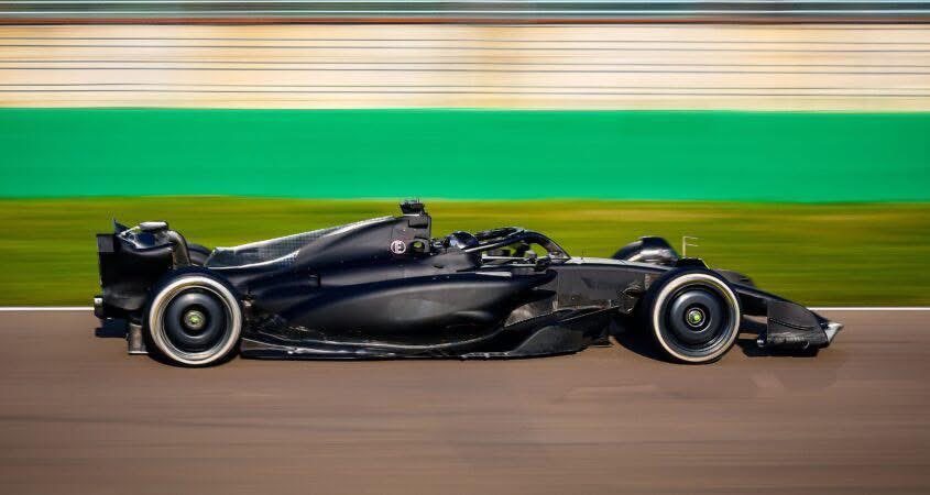 佩雷兹昨天在伊莫拉赛道驾驶黑色版的法拉利SF-23赛车累计完成457公里~99圈