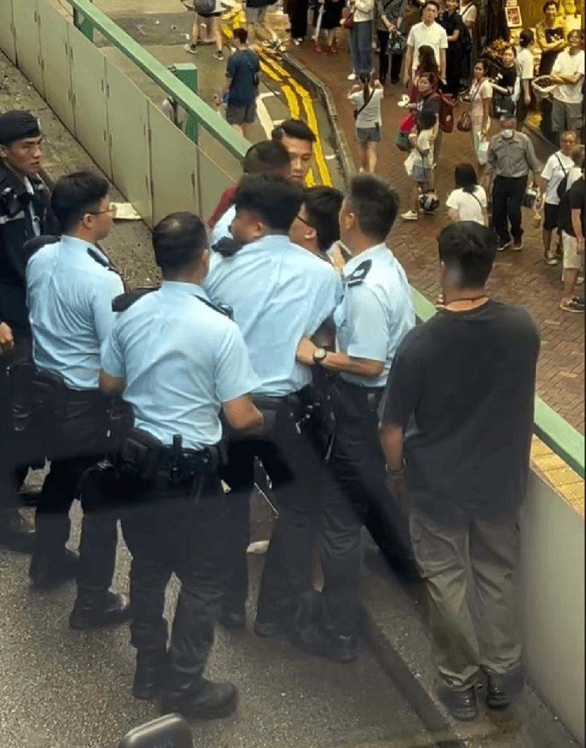 香港湾仔周六（4日）下午许，一辆私家车由香港仔瀑布湾道开始高速逃走，经香港仔隧道