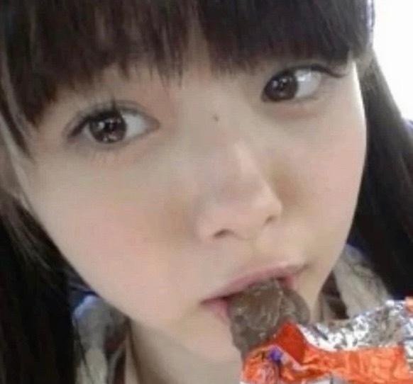小仓鼠进食中 ​​​