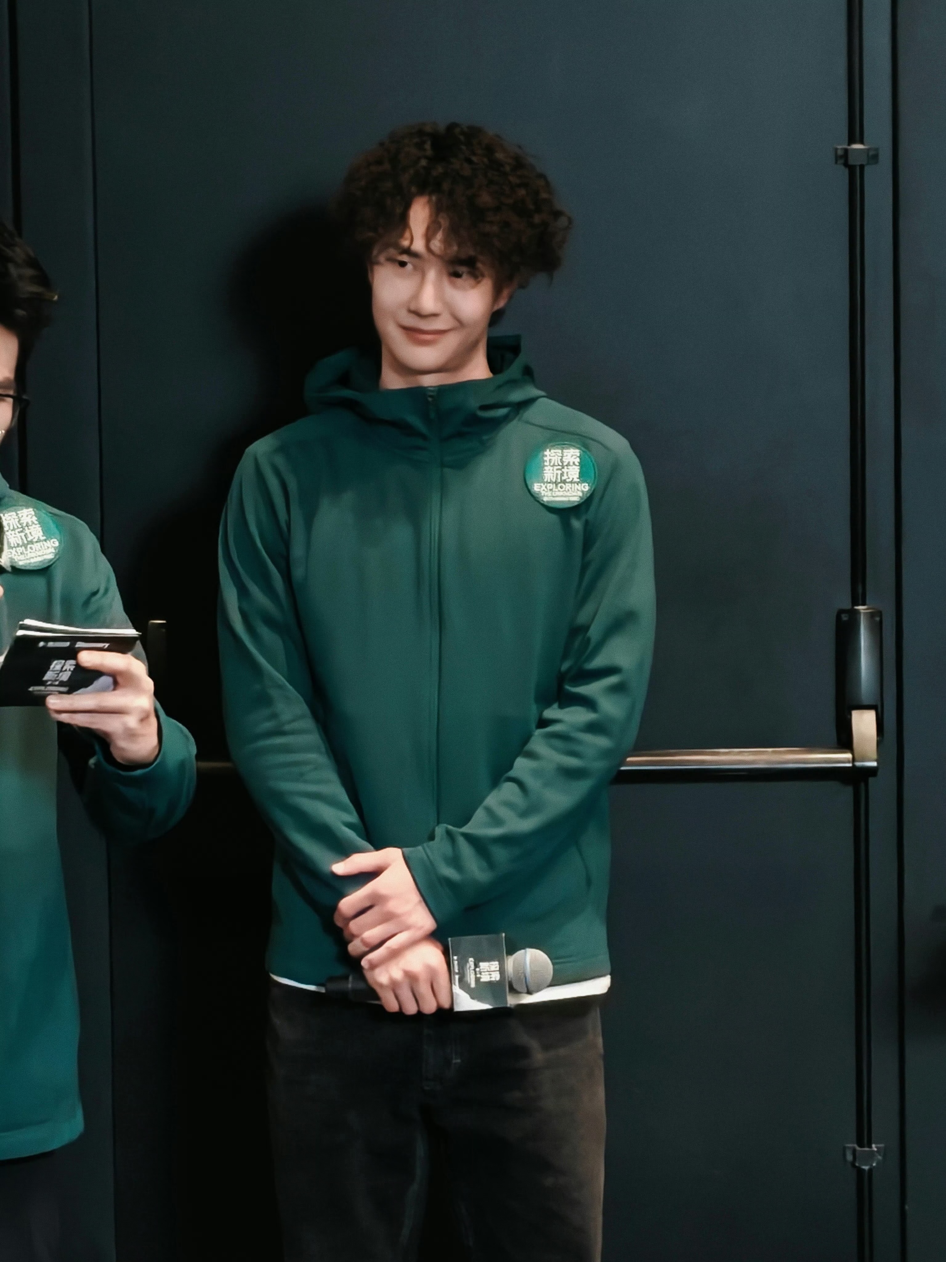 风吹日晒在外两个月，王一博咋还这么嫩这么白cr:logo 