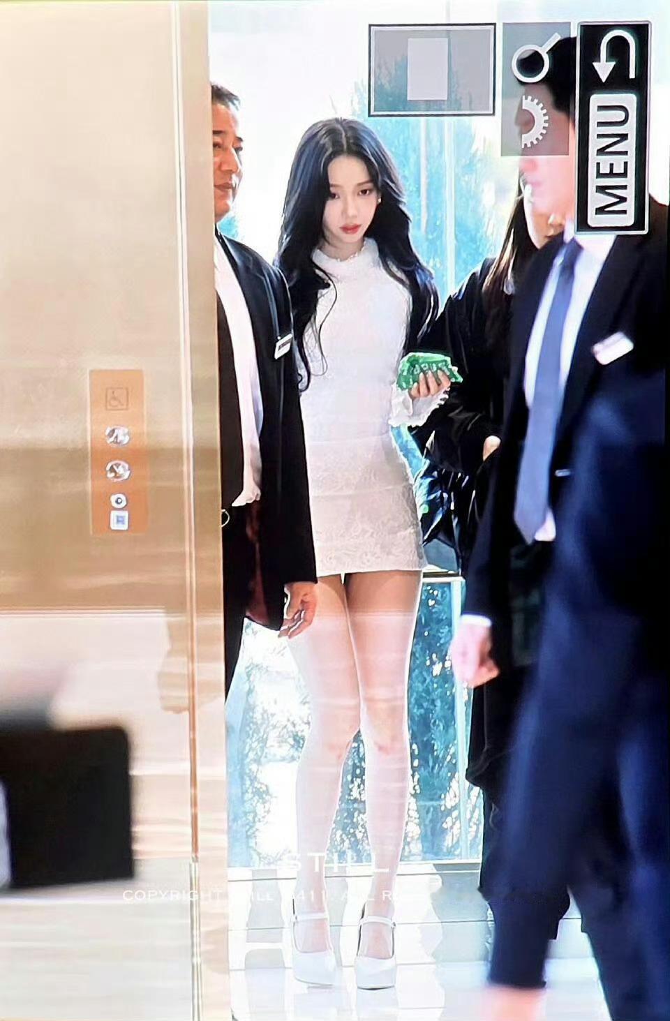 柳智敏Metgalaaespa回归预告 【柳智敏】腿上的居然是玻璃反光吗 我一直